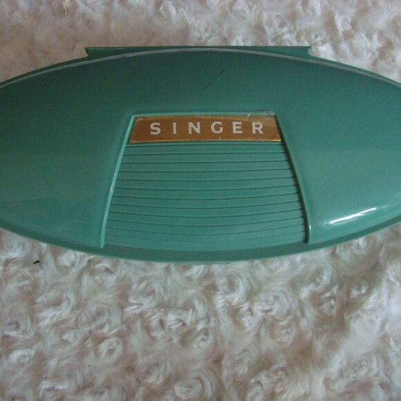 Vintage Singer Buttonholer Attachment with Case and Manual - Picture 7 of 7
